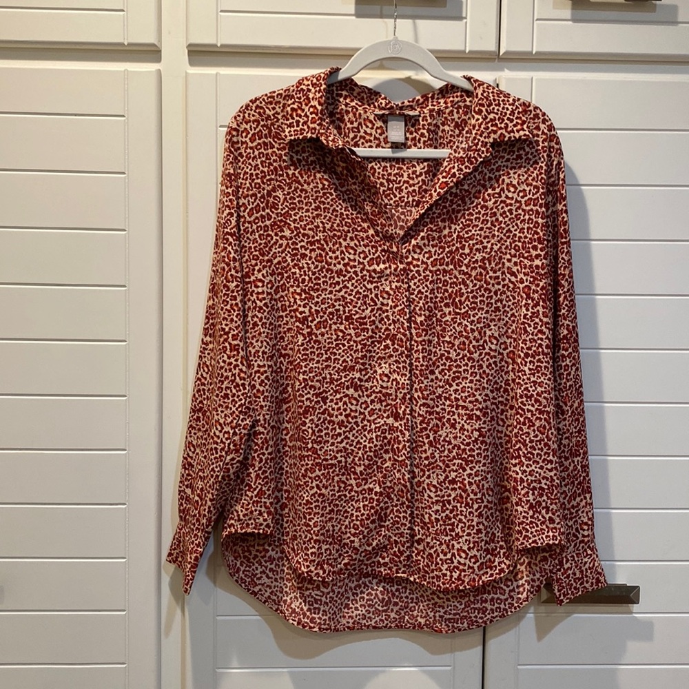 H&M Red Leopard Print Button up Sz L